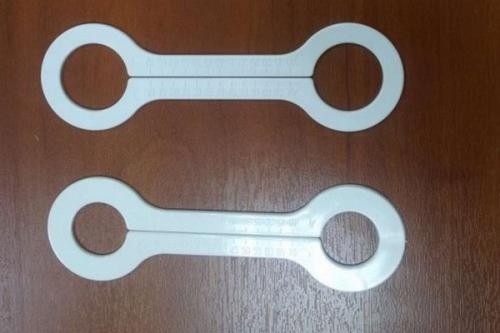 Натяжной потолок и горячая труба. Натяжные потолки вокруг трубы у стены