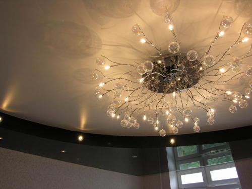 Натяжные потолки на потолок. Натяжные потолки