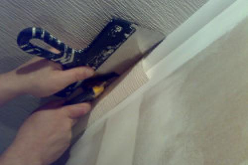 Выбор и установка потолочных плинтусов. Как клеить галтели на потолок 03 Выбор и установка потолочных плинтусов. Как клеить галтели на потолок 03