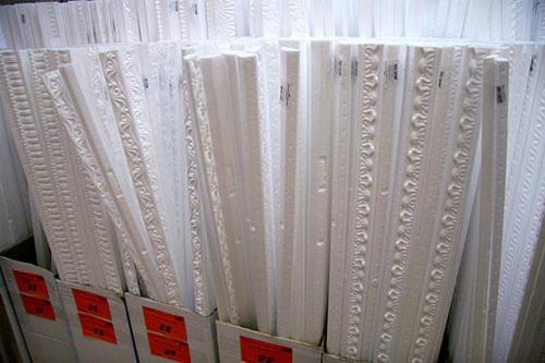 Установка потолочного плинтуса своими руками. Виды потолочных плинтусов