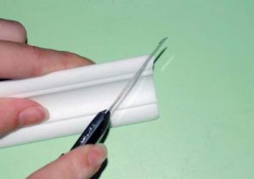 Как клеить галтели для натяжных потолков в углах и на стыках.  Разберитесь с основами 02