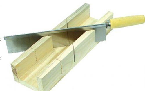 Потолочный плинтус для натяжных потолков: способы стыковки и приклеивание