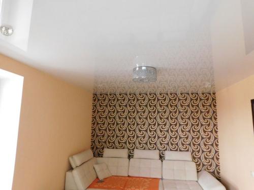 Высота натяжного потолка с точечными светильниками. Минимальная высота натяжного потолка