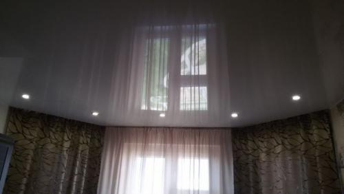 Виды гардин под натяжной потолок. Шторы под натяжной потолок — особенности оформления и подбора штор для интерьеров (135 фото)