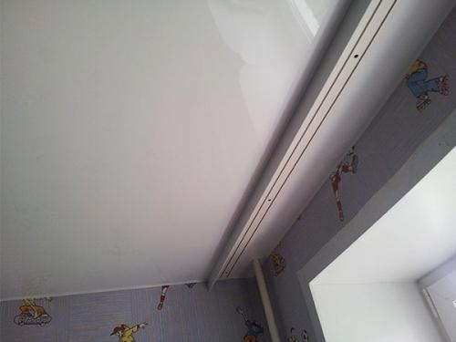 Как установить потолочный карниз на натяжной потолок. Виды карнизов для натяжного потолка