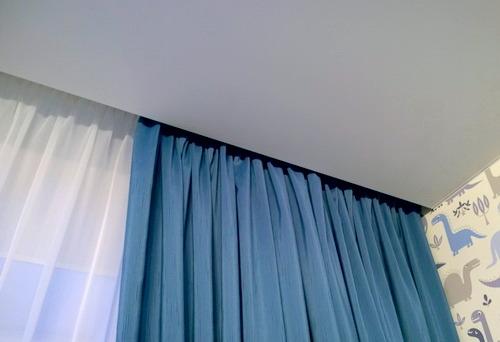 Скрытая гардина под натяжной потолок. Плюсы и минусы натяжного потолка с нишей для штор