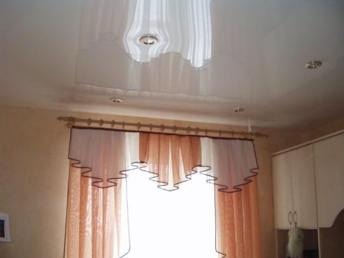 Карниз потолочный на натяжном потолке. (+38 фото) Потолочные карнизы в интерьере для натяжных потолков фото