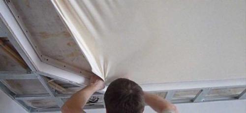 Комбинированный потолок тоже смотрится хорошо. Комбинированные натяжные потолки из пленки ПВХ 28