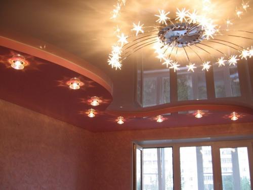 Комбинированный потолок тоже смотрится хорошо. Комбинированные натяжные потолки из пленки ПВХ