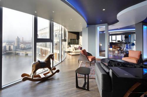 Черный потолок в интерьере. Красим потолок в черный: особенности и преимущества дизайна 13