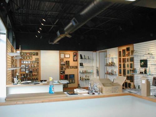 Черный потолок в интерьере. Красим потолок в черный: особенности и преимущества дизайна 22