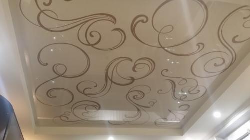 Какие Натяжные потолки лучше выбрать для квартиры. Плюсы и минусы натяжных потолков 01