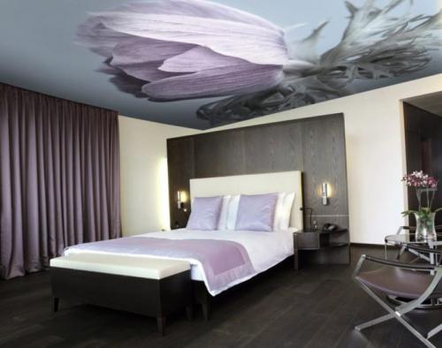 Какой цвет натяжного потолка выбрать в спальню. Красивые варианты натяжного потолка в спальне