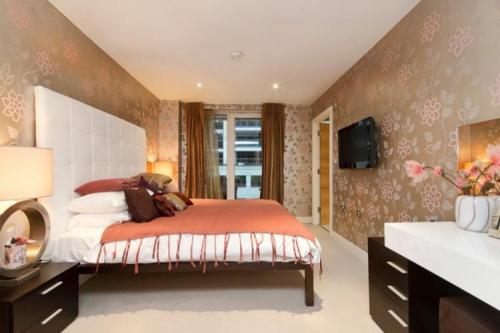 Как выбрать натяжной потолок в спальню. Виды натяжных потолков для спальни