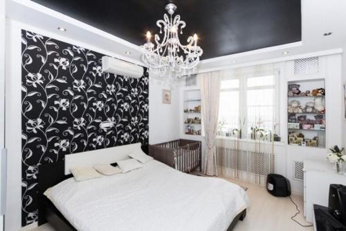 Как выбрать натяжной потолок в спальню. Виды натяжных потолков для спальни