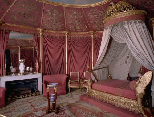 Натяжные потолки образцы материала. История натяжных потолков