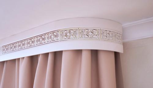 Виды гардин под натяжной потолок. Гардины для штор: советы по выбору под натяжной потолок