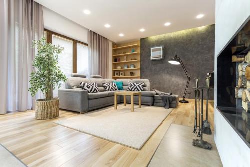 Потолочный плинтус или карниз. Молдинг, карниз и плинтус в интерьере 18 Потолочный плинтус или карниз. Молдинг, карниз и плинтус в интерьере 18