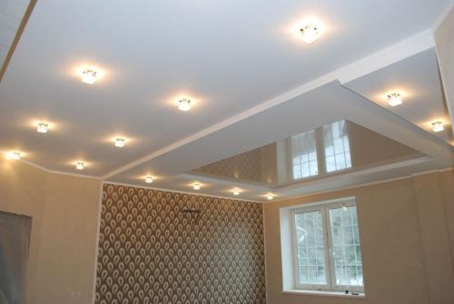 Чем отличается натяжной потолок от обычного. Различия между навесным и натяжным потолком