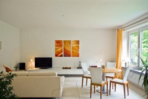 Главные отличия натяжного потолка от подвесного. Основные характеристики подвесных потолочных конструкций и натяжных систем 03