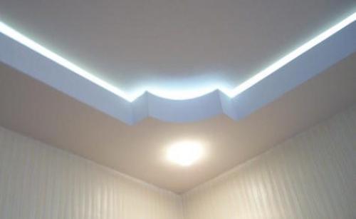 Полиуретановый плинтус, как крепить. Плинтуса из полиуретана. Основные разновидности. Использование в отделке. Подготовка основания, резка деталей, наклеивание на стены и потолок