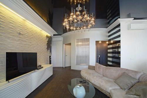 Производители натяжных потолков в россии. Как производятся полотна ПВХ (для натяжных потолков)?