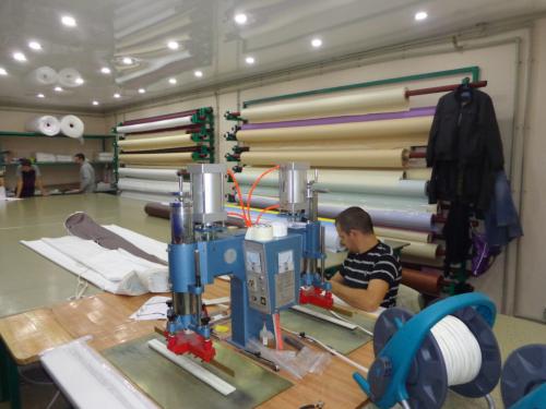 Производители натяжных потолков в россии. Как производятся полотна ПВХ (для натяжных потолков)?