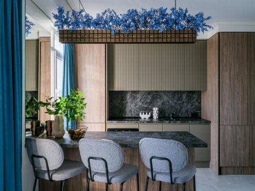 Натяжные потолки 2023 года. Варианты отделки 04