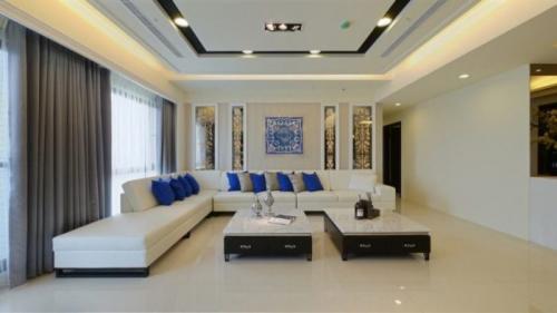 Дизайн потолка в зале. Стиль