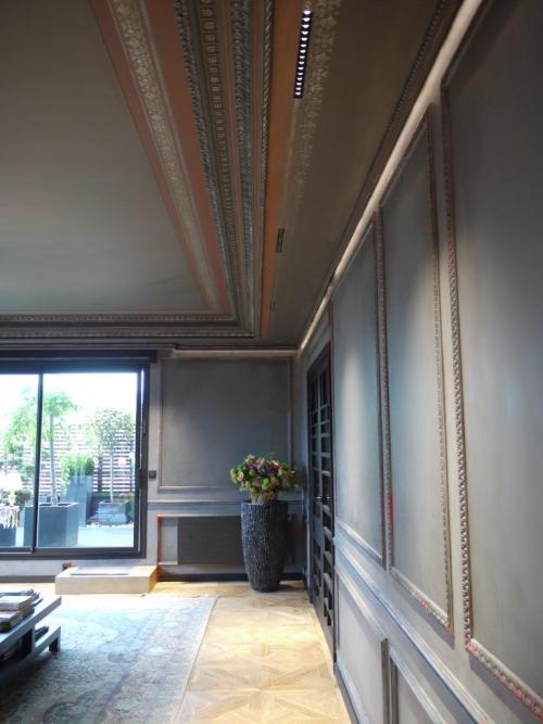 Широкий потолочный плинтус в интерьере. Выбор и установка потолочных плинтусов