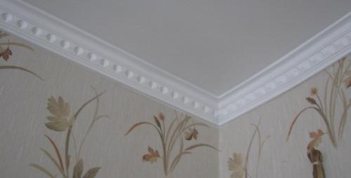 Какой лучше выбрать потолочный плинтус. Дерево 03