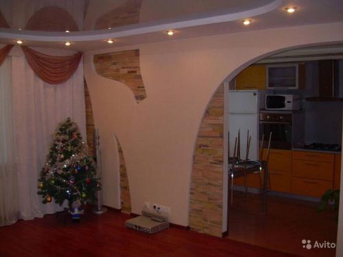 Гибкий плинтус для арки. Пластиковый уголок