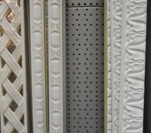 Материалы для изготовления гибких галтелей. Виды потолочных плинтусов