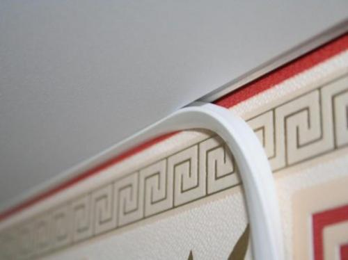 Как согнуть потолочный плинтус по окружности. Какой вид самый гибкий?