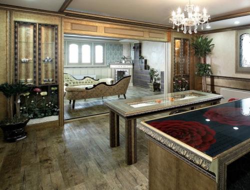 Материалы для изготовления гибких галтелей. Виды потолочных плинтусов