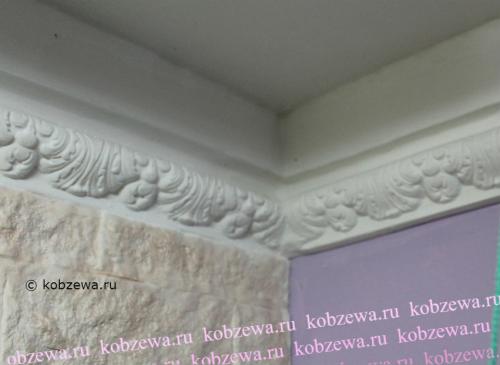 Плинтуса потолочные полиуретановые или пенопласт, что лучше. Потолочный плинтус из гипса, полиуретана или пенопласта? (плюсы и минусы, способы монтажа, покраска) 01
