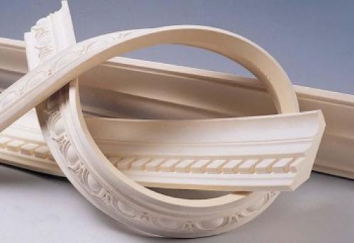 Можно ли клеить плинтус на натяжной потолок. Все о монтаже и ремонте потолков своими руками