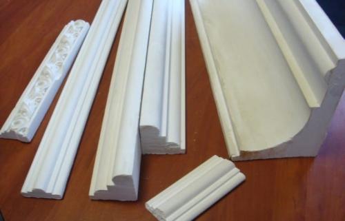 Плинтус для полукруглой стены. Как установить плинтус на полукруглую стену. Как сделать гибкий плинтус напольный или потолочный. Инструменты для проведения монтажа