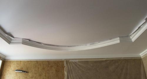 Плинтус для полукруглой стены. Как установить плинтус на полукруглую стену. Как сделать гибкий плинтус напольный или потолочный. Инструменты для проведения монтажа