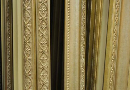 Плинтус для полукруглой стены. Как установить плинтус на полукруглую стену. Как сделать гибкий плинтус напольный или потолочный. Инструменты для проведения монтажа