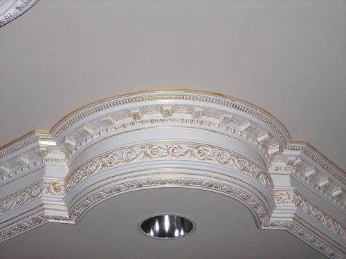 Плинтус для полукруглой стены. Как установить плинтус на полукруглую стену. Как сделать гибкий плинтус напольный или потолочный. Инструменты для проведения монтажа