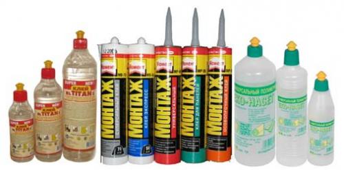 Клей для стыков потолочного плинтуса. Выбор клея для потолочного плинтуса