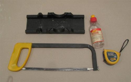 Установка потолочных полиуретановых плинтусов. Правильная технология установки потолочного плинтуса 01