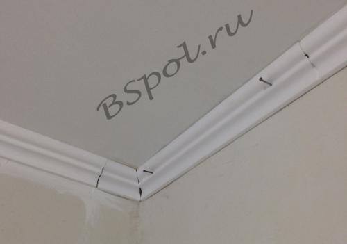 Установка потолочных полиуретановых плинтусов. Правильная технология установки потолочного плинтуса 08
