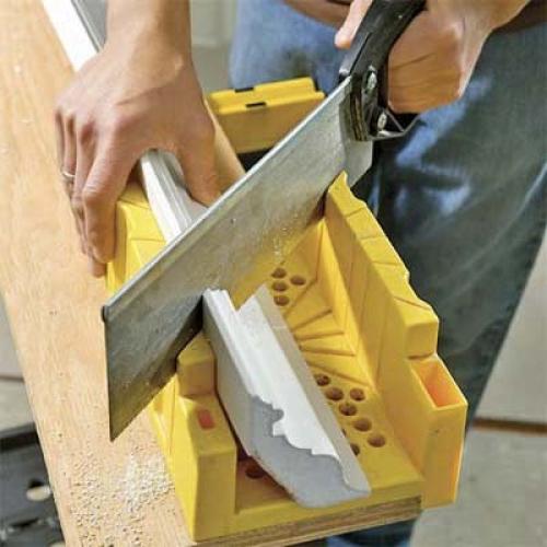 Установка потолочных полиуретановых плинтусов. Правильная технология установки потолочного плинтуса 03