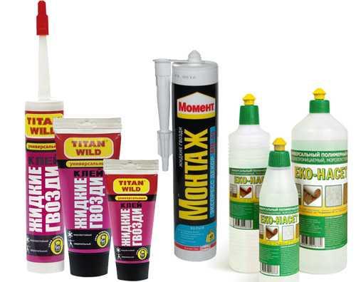 Чем клеить потолочный плинтус из полистирола. На что клеят потолочный плинтус: виды клеев