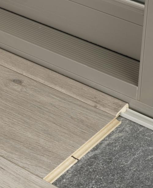 Стык пола и стены без плинтуса. Как оформляют примыкание пола к стене без плинтусов