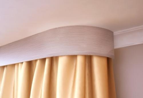 Как крепить алюминиевый карниз к потолку. Варианты изготовления