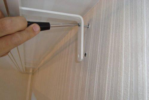 Как повесить карниз для штор на стену. Как вешать настенные карнизы для штор 02 Как повесить карниз для штор на стену. Как вешать настенные карнизы для штор 02