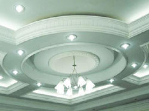 Полиуретановый плинтус напольный и потолочный. Полиуретановый плинтус для пола 01